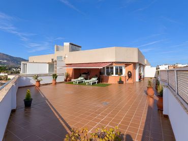 Ático con piscina en venta en Calle Velazquez