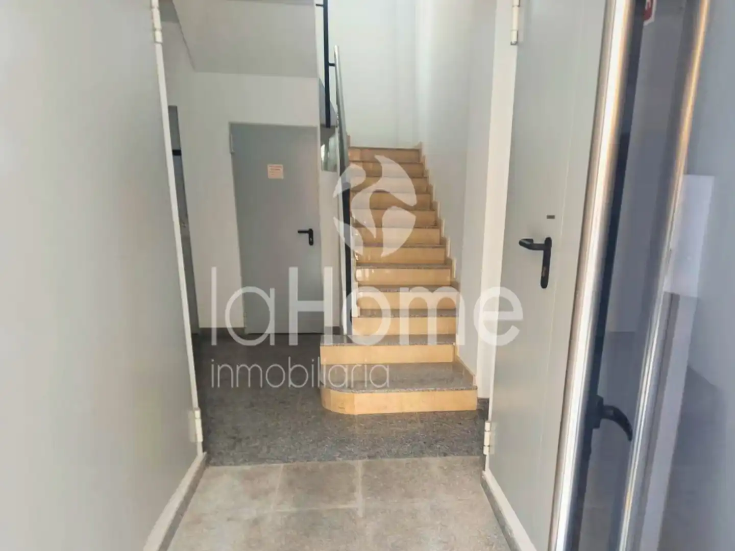 Wohnung zum Verkauf in Paterna mit Parkett, Terrasse und Ofen