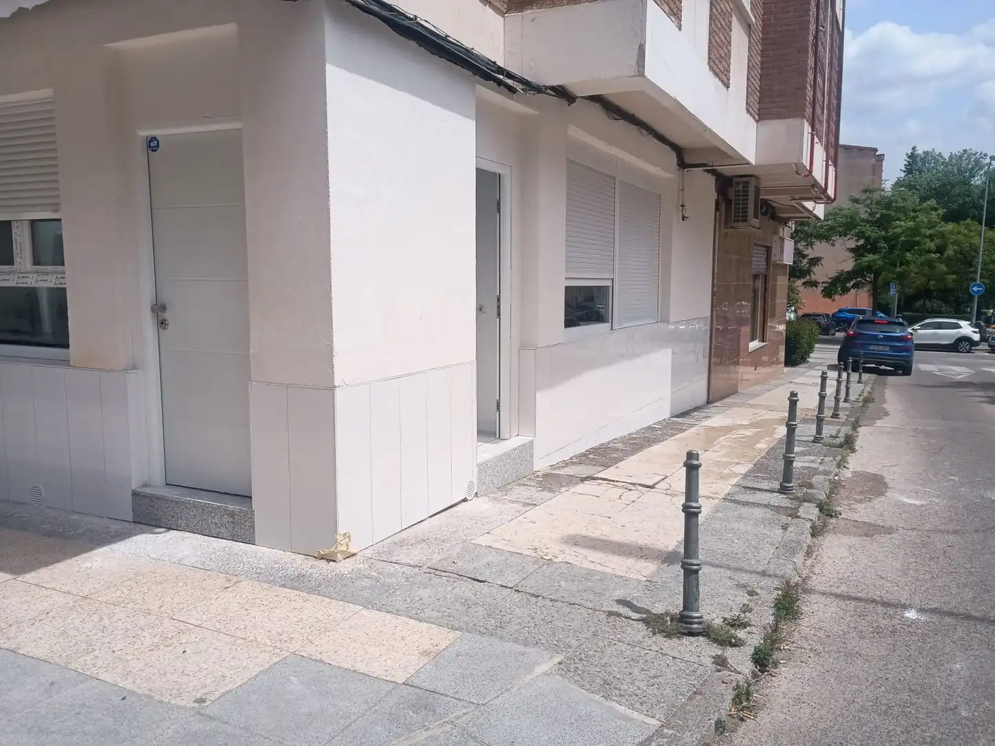 Vista exterior de Local en venda en Madrid amb Aire condicionat