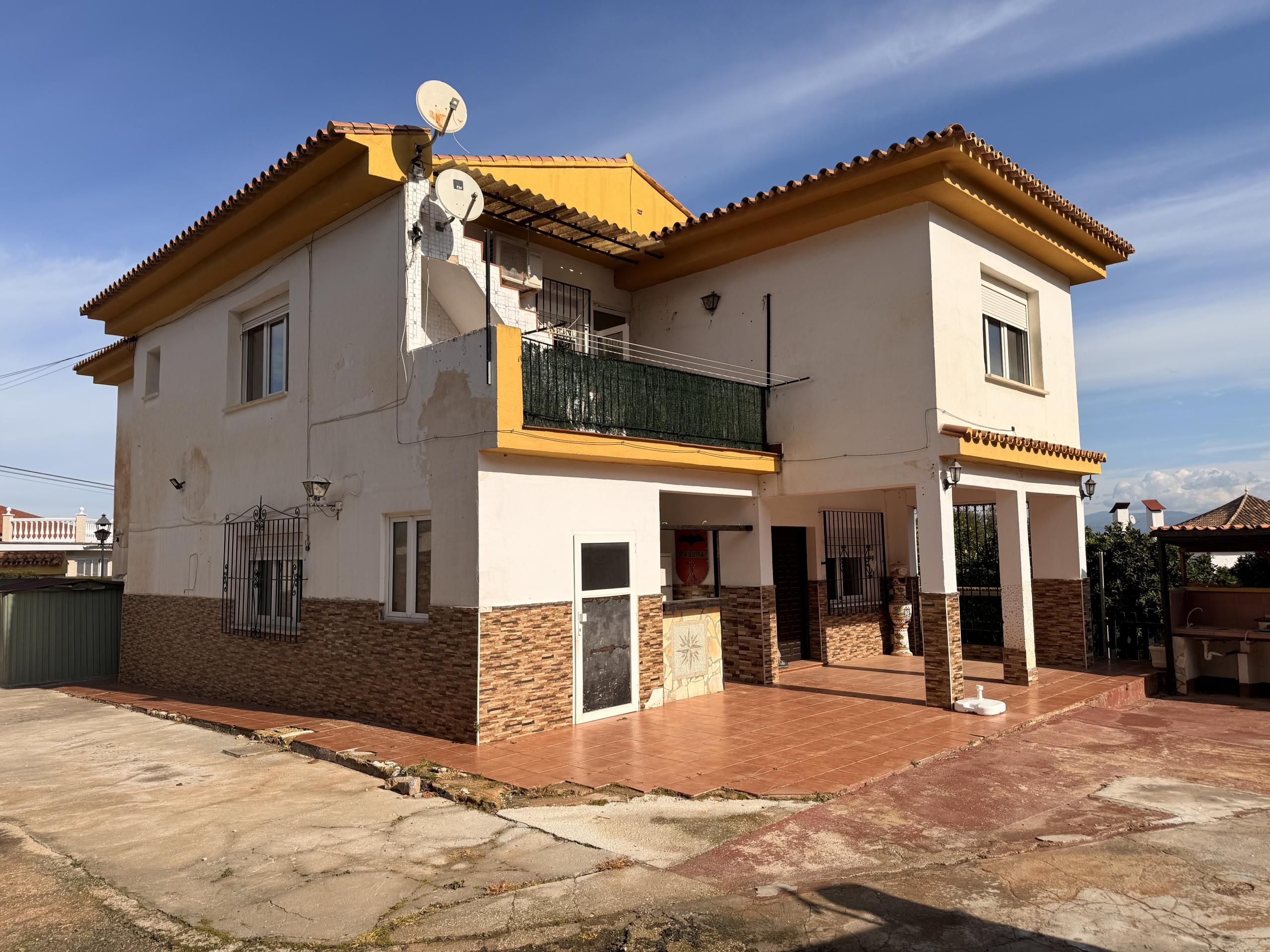 Exterior view of Houses for sale in Alhaurín de la Torre  with Private garden, Terrace and Swimming Pool