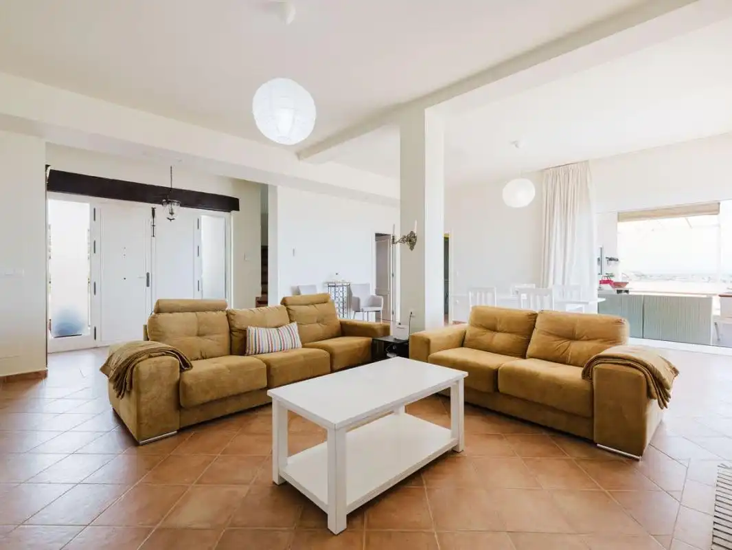 Sala d'estar de Casa o xalet en venda en Torrox amb Aire condicionat, Calefacció i Jardí privat