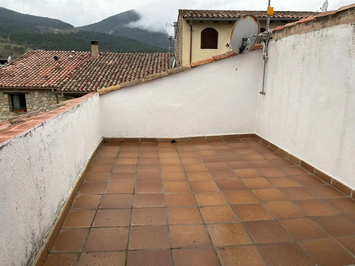 Casa adosada de alquiler en Montagut i Oix