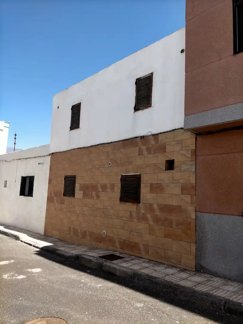 Vista exterior de Casa o xalet en venda en Fasnia amb Calefacció, Terrassa i Traster