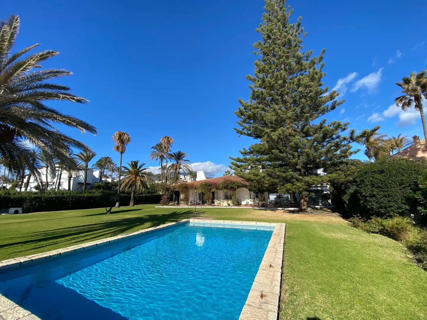 Swimming pool of Houses for sale in Estepona  with Air Conditioner, Heating and Private garden
