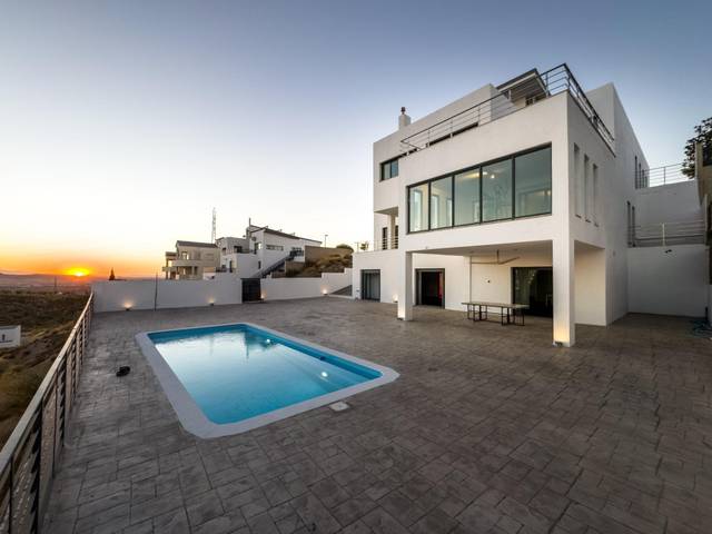 Casa-chalet en Venta en Calle Cenes de la vega, 31 en Altos de la Zubia