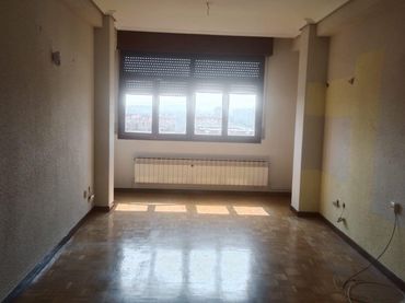 Pis amb balcó en venda a C/ Portal de Foronda 40