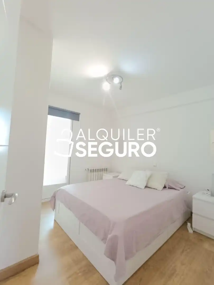 Bedroom of Flat for rent in Madrid  with Air Conditioner, Heating and Terrace