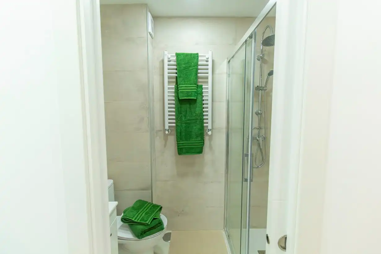 Badezimmer von Wohnung zum Verkauf in Madrid mit Klimaanlage, Heizung und Terrasse