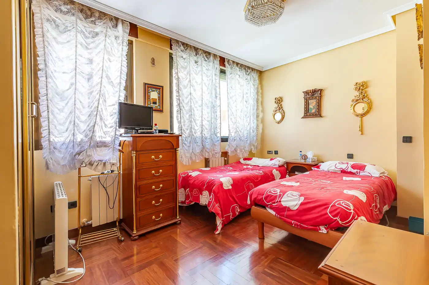 Habitación de Dúplex en venta en Madrid con Calefacción y Terraza