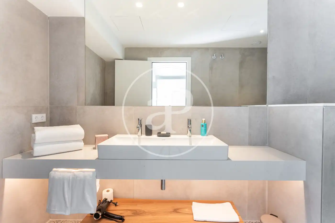 Appartamento con terrazza in affitto a Trav. de Dalt, imagen 15