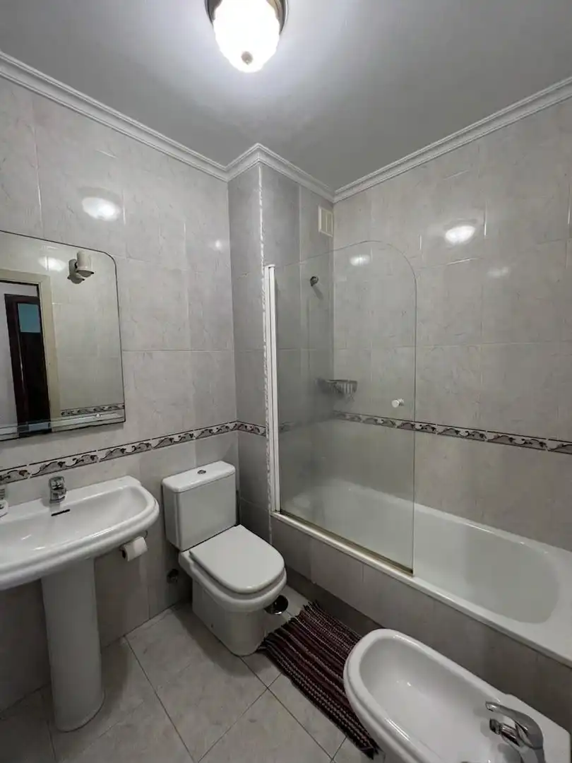 Bathroom of Flat for rent in Vigo   with Furnished and Balcony