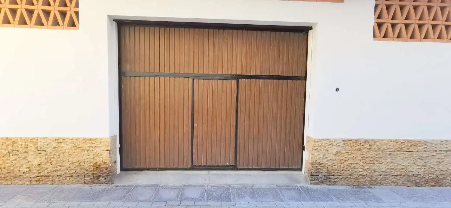 Vista exterior de Garatge de lloguer en Vélez-Málaga