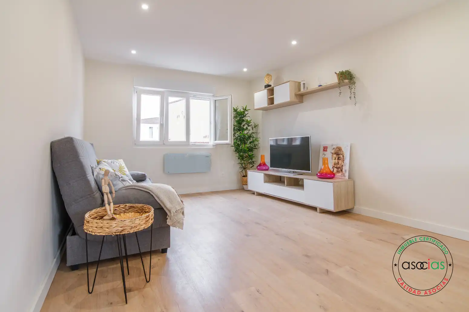 Living room of Flat for sale in Corvera de Asturias  with Heating, Private garden and Furnished