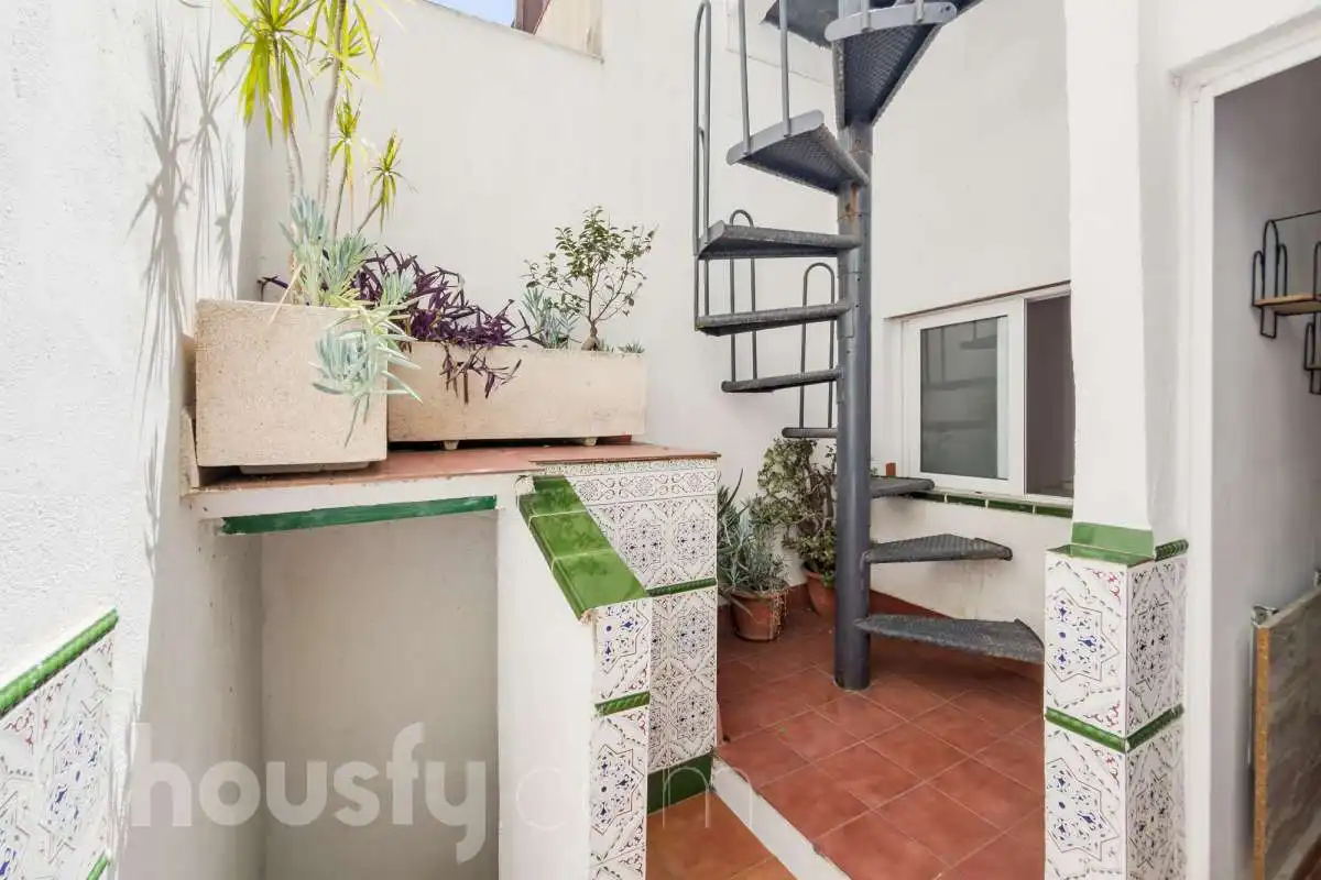 Balcony of Houses for sale in Badalona  with Air Conditioner, Heating and Terrace