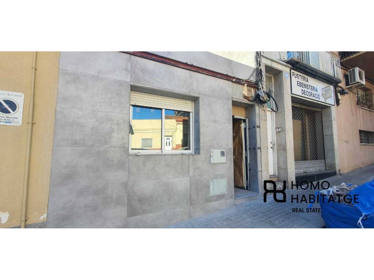 Exterior view of House or chalet for sale in Sabadell  with Air Conditioner and Terrace