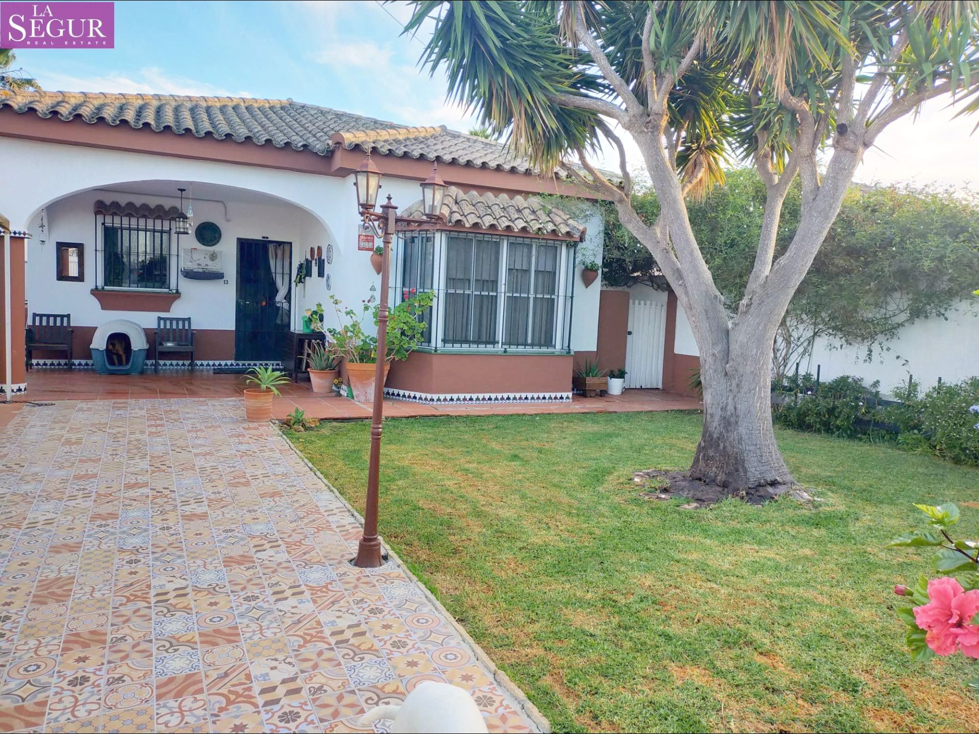 Jardí de Casa o xalet en venda en Chiclana de la Frontera amb Calefacció, Jardí privat i Terrassa