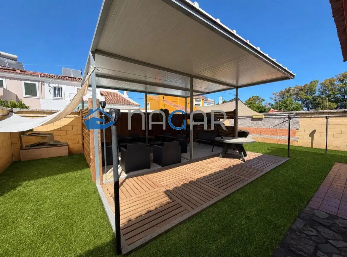 Terraza de Casa adosada en venta en Los Barrios con Jardín privado, Amueblado y Horno