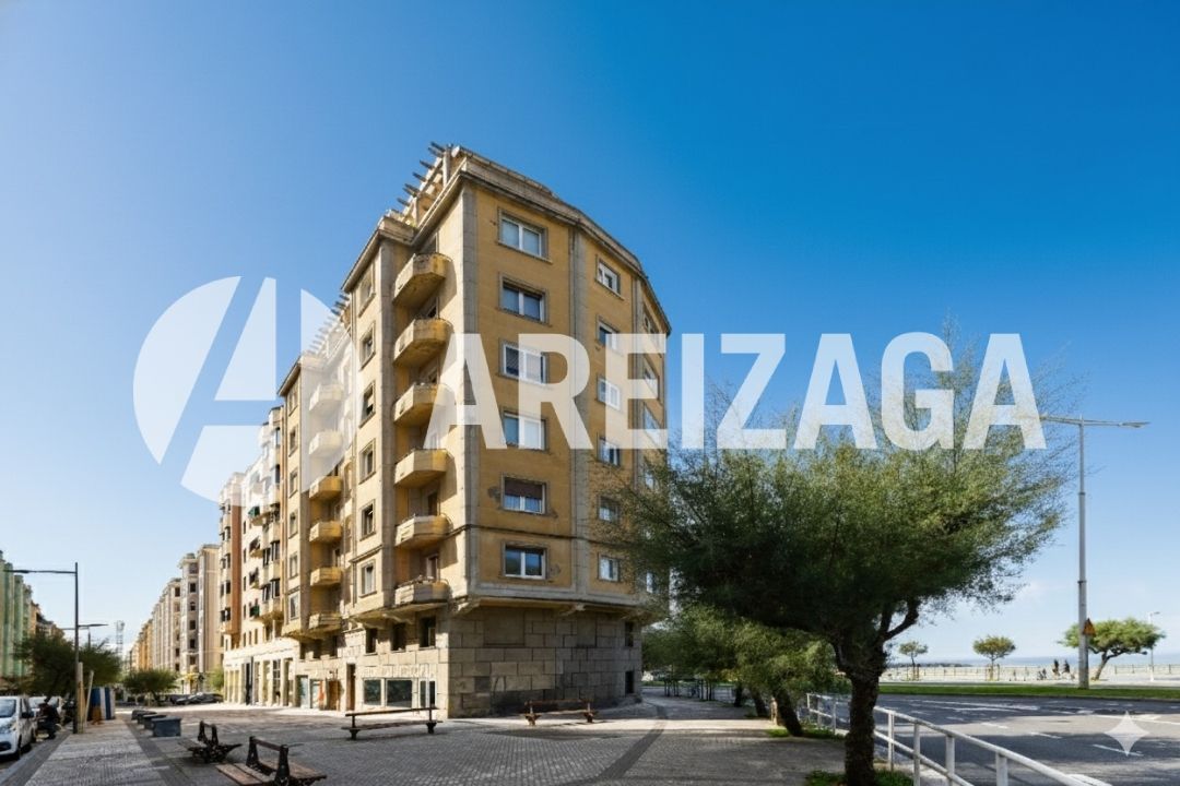 Vista exterior de Pis en venda en Donostia - San Sebastián  amb Calefacció