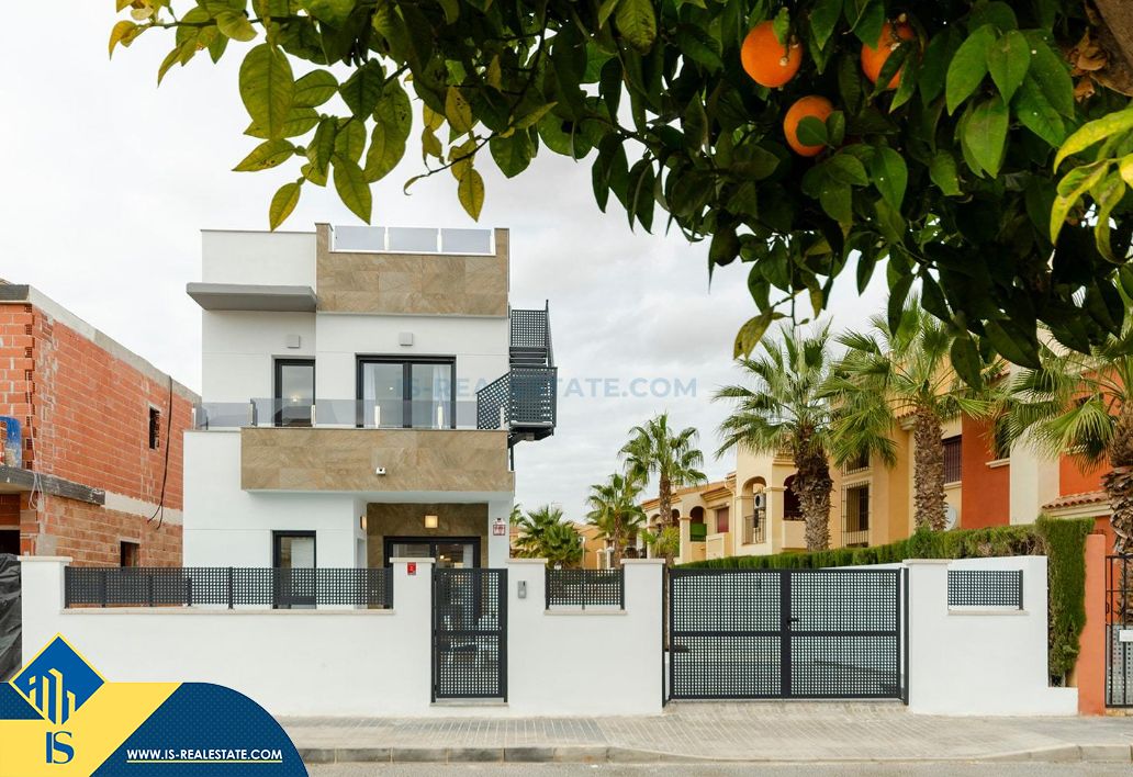 Exterior view of House or chalet for sale in Torrevieja  with Terrace, Swimming Pool and Furnished