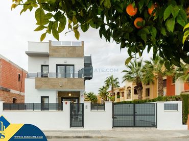 Chalet con piscina en venta en Zona Carrefour - Urbanizaciones