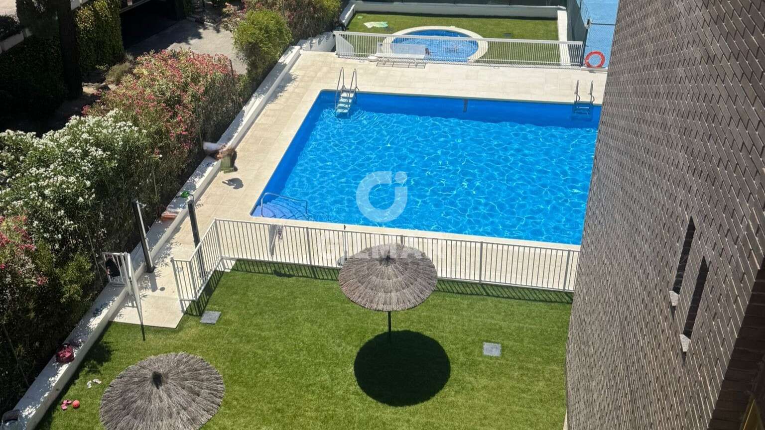 Piscina de Piso en venta en  Madrid Capital con Calefacción, Jardín privado y Trastero
