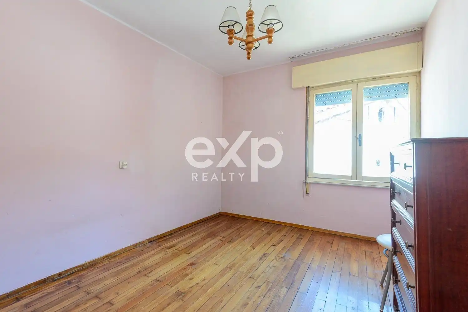 Dormitori de Casa o xalet en venda en Lena amb Traster i Moblat
