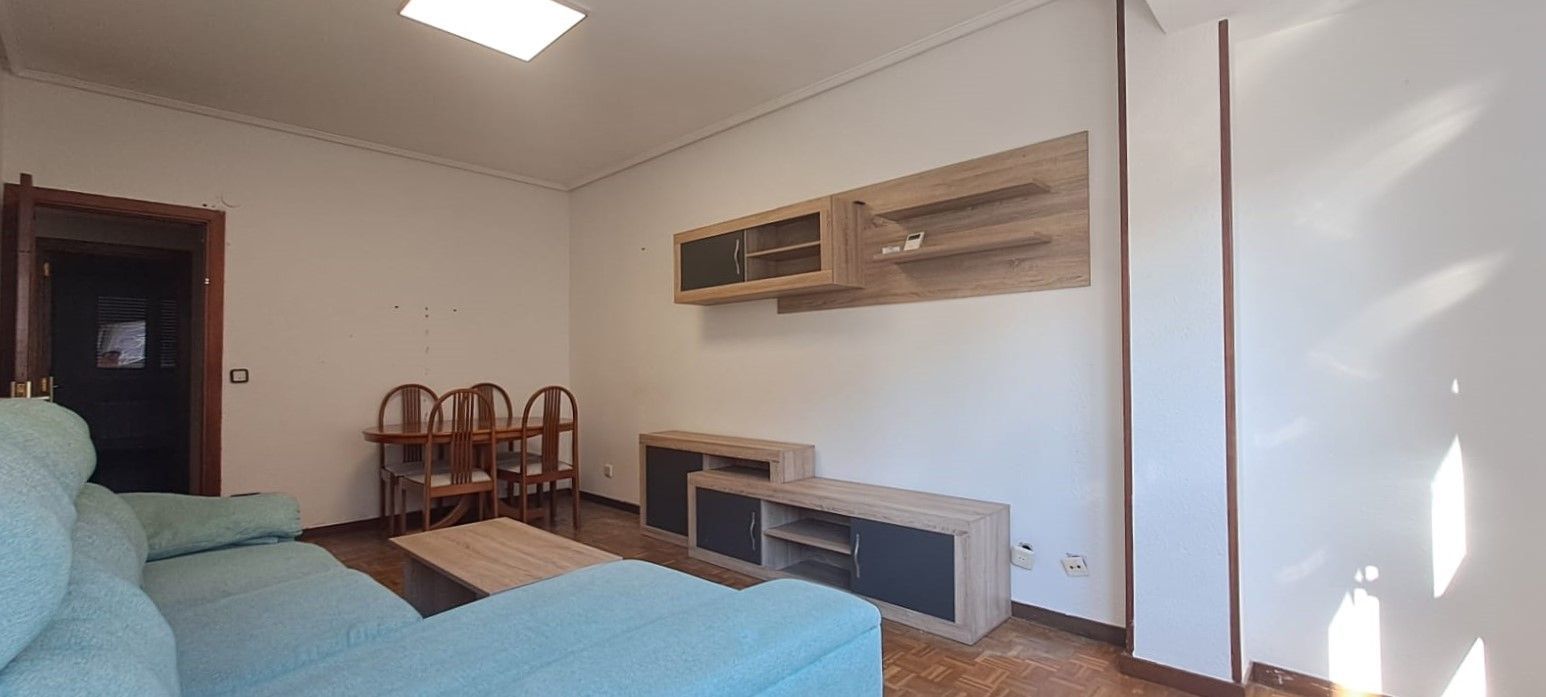 Sala de estar de Piso en venta en Vitoria - Gasteiz con Calefacción, Terraza y Trastero