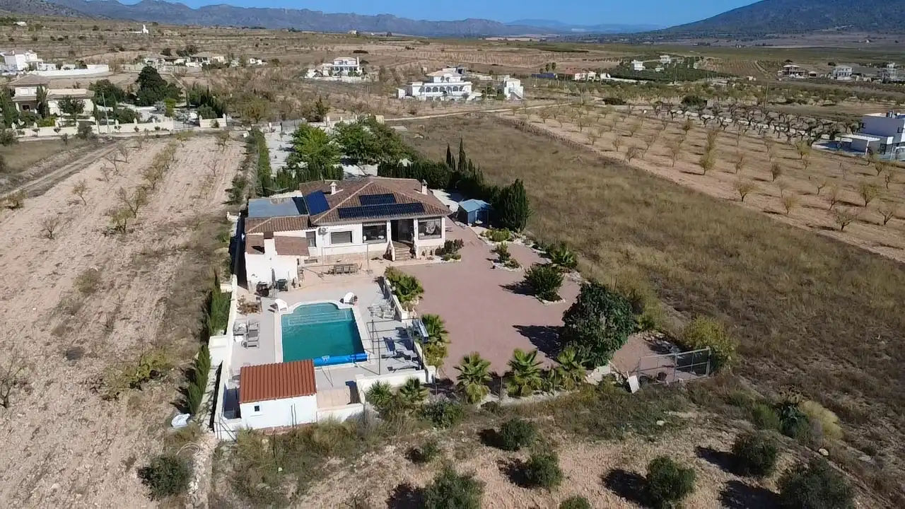 Casa con piscina en venta en El Pinós / Pinoso, imagen 3