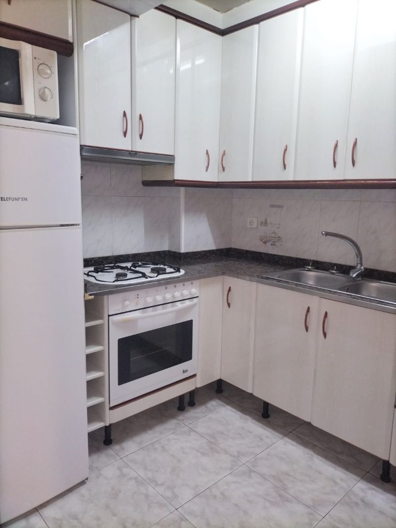 Cuina de Pis en venda en Reus amb Aire condicionat, Calefacció i Moblat