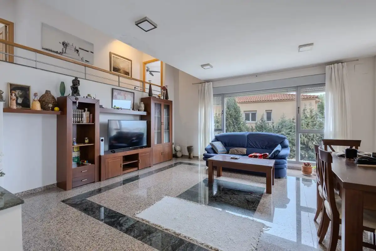 Chalet con terraza en venta en Calle Begonia