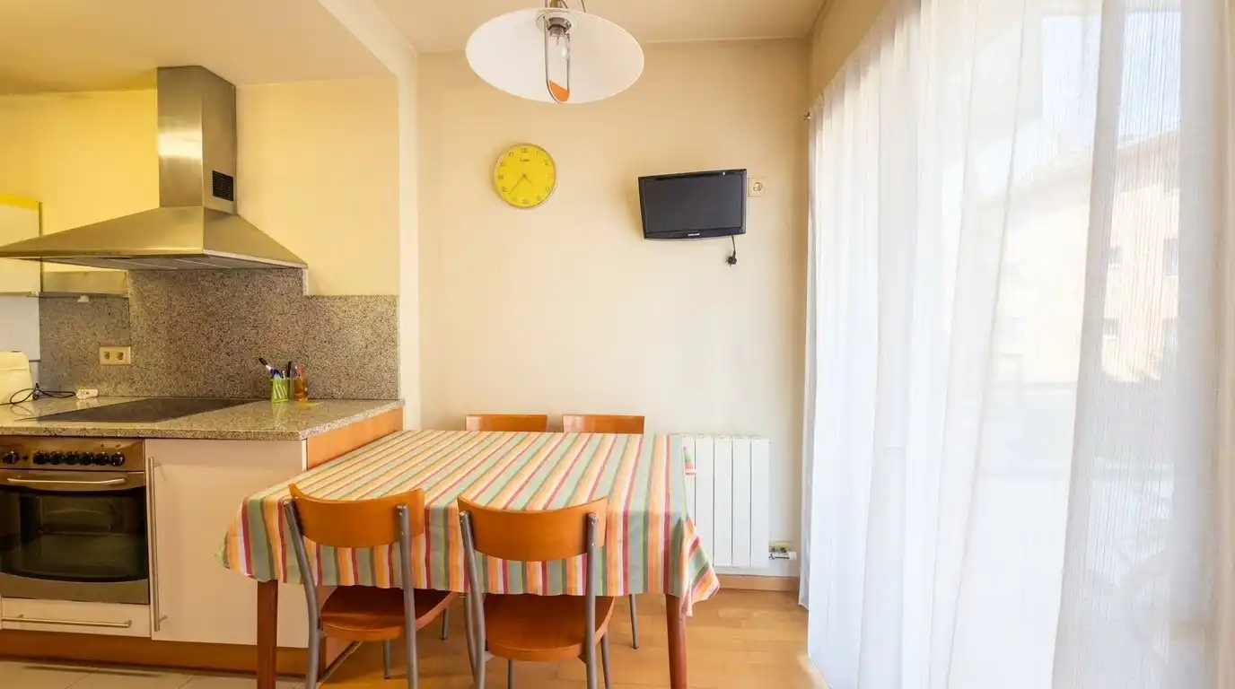 Comedor de Piso en venta en Girona con Aire acondicionado, Calefacción y Balcón