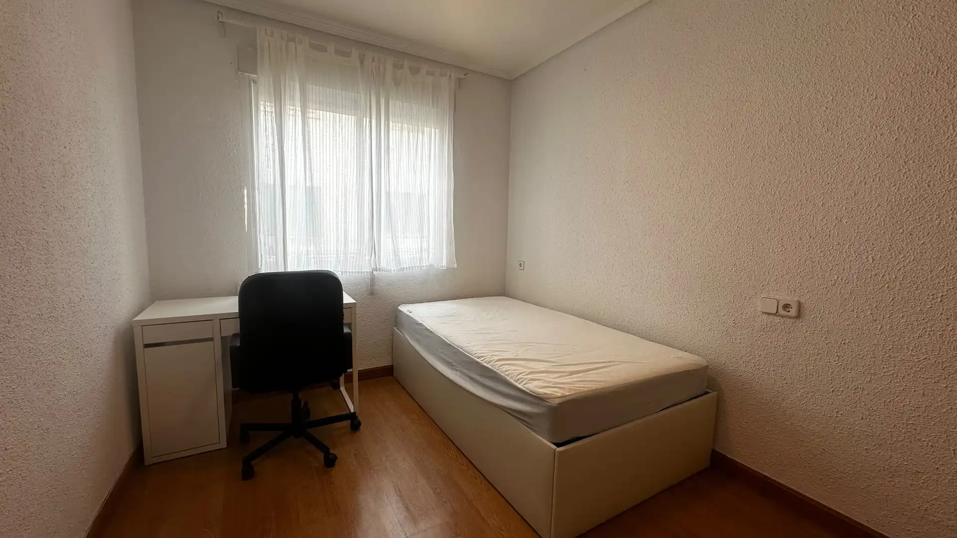Bedroom of Flat for rent in Madrid  with Heating