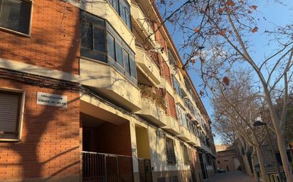 Vista exterior de Pis en venda en Almansa amb Calefacció, Terrassa i Balcó