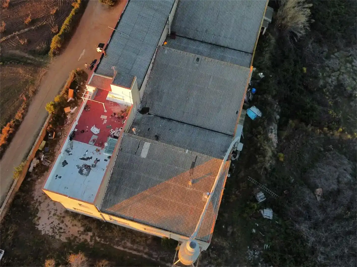 Außenansicht von Fabrikhallen zum Verkauf in Sant Feliu de Codines