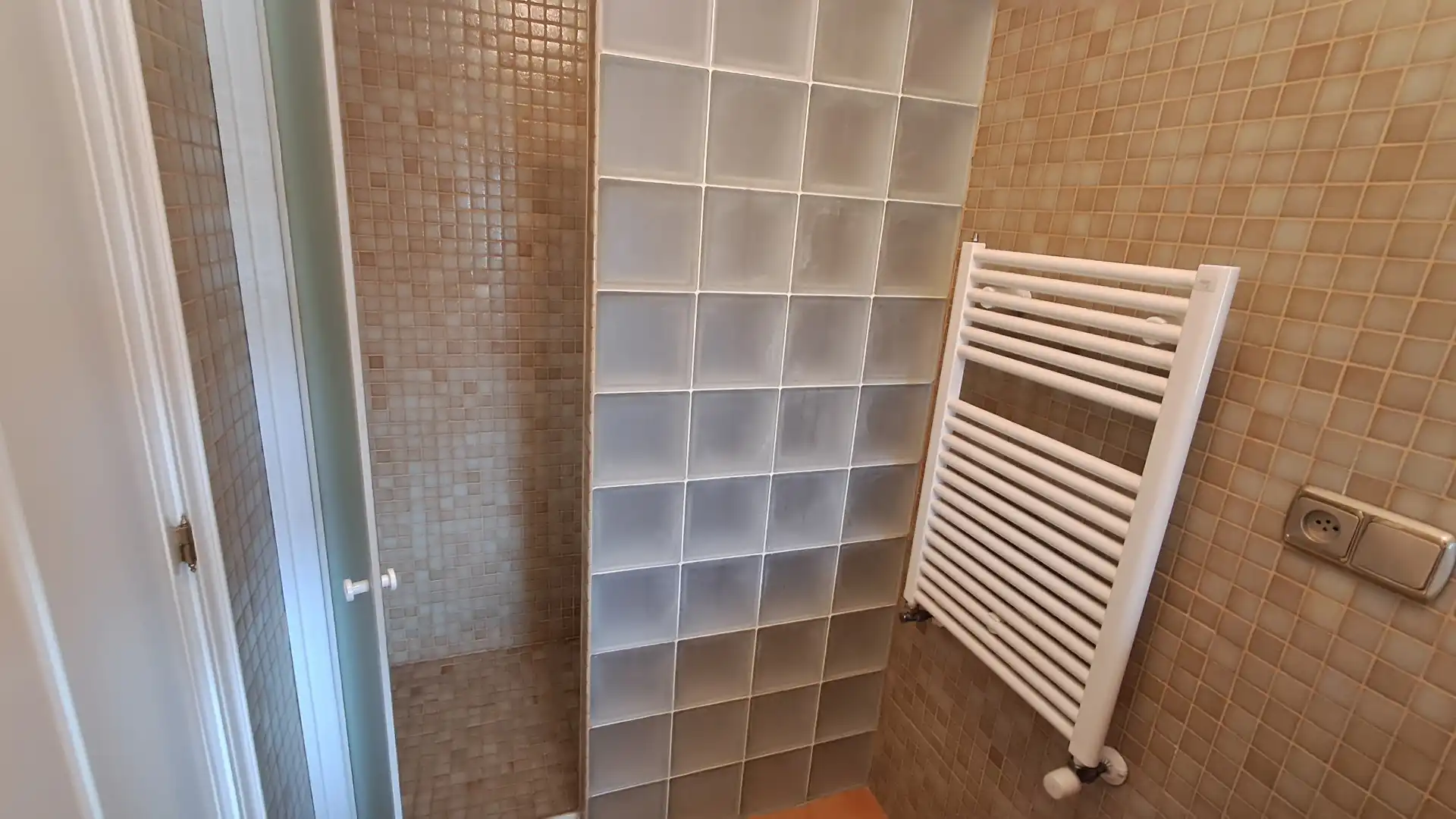 Bany de Àtic en venda en Vigo  amb Calefacció, Terrassa i Forn