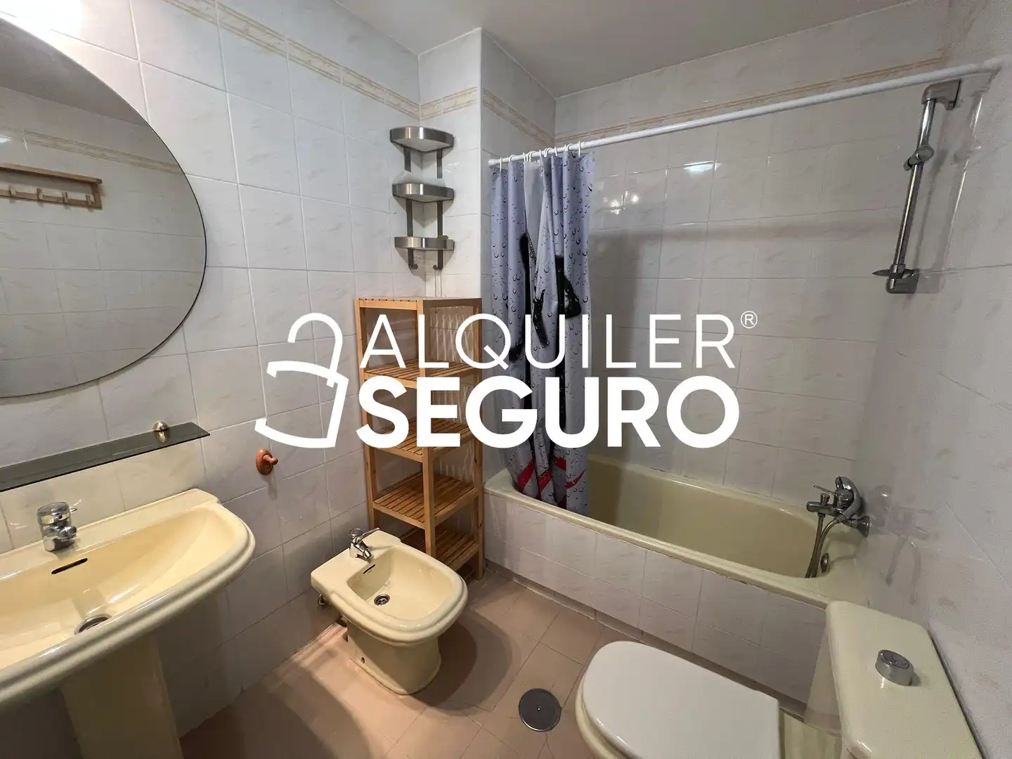 Bany de Pis de lloguer en Tres Cantos amb Calefacció, Terrassa i Piscina