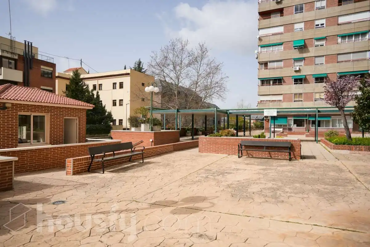 Flat for sale in Calle Santiago Rusiñol, Ciudad Universitaria