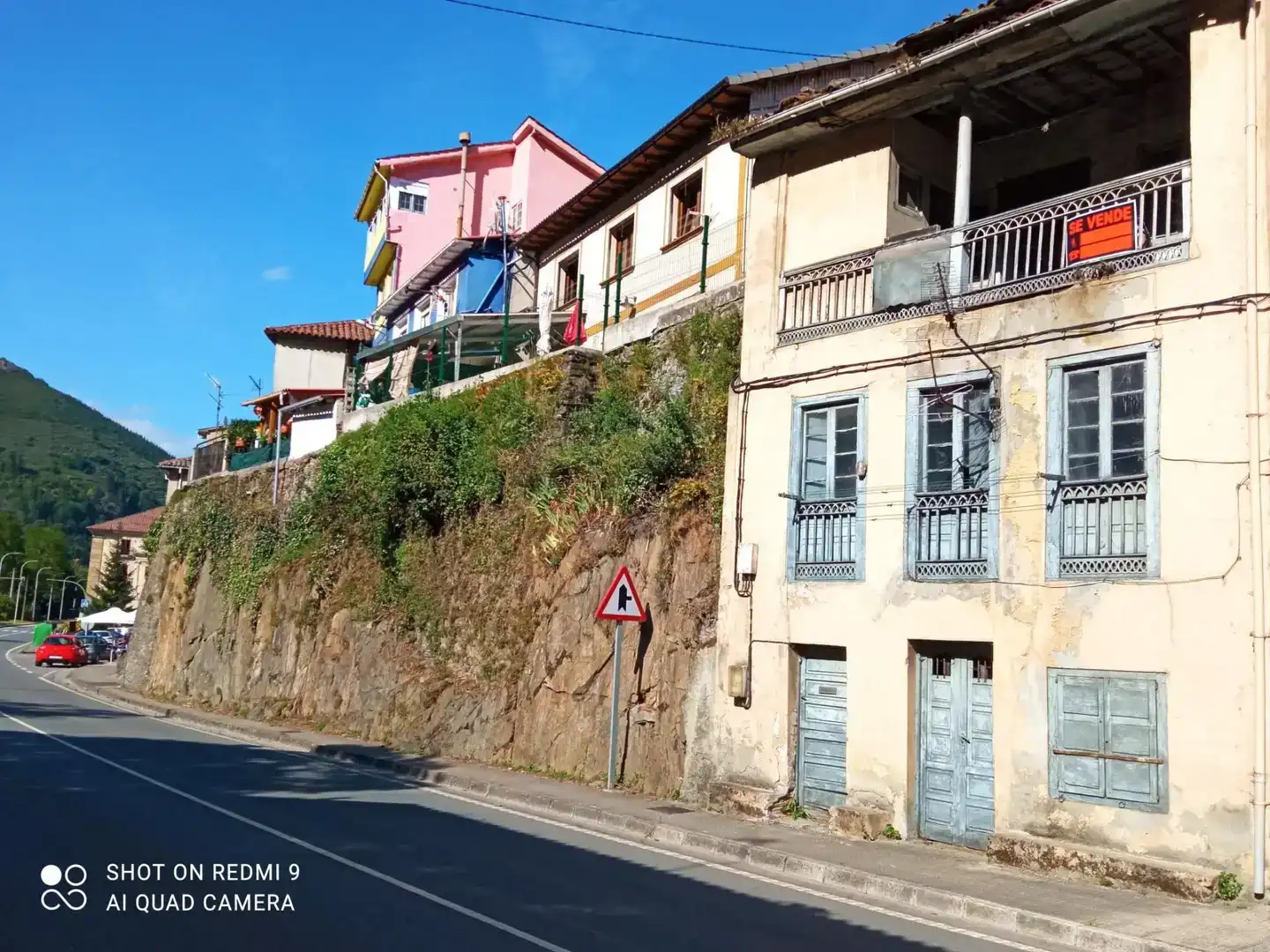 Vista exterior de Piso en venta en Cangas del Narcea con Trastero y Balcón