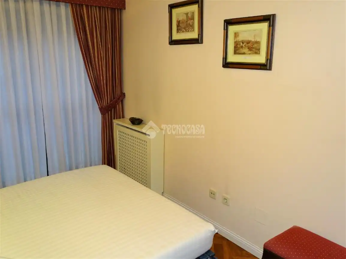 Dormitori de Pis de lloguer en Valladolid amb Aire condicionat, Calefacció i Piscina comunitària