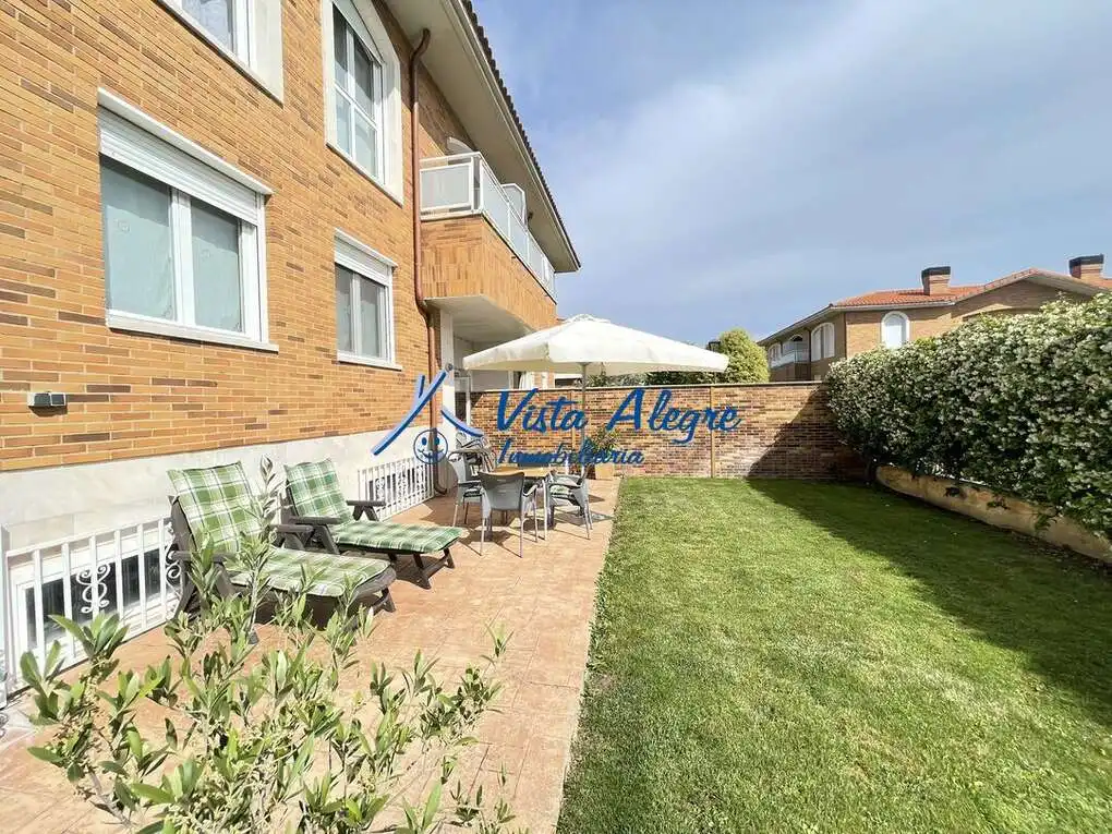 Außenansicht von Einfamilien-Reihenhaus zum Verkauf in Zarratón mit Heizung, Privatgarten und Parkett