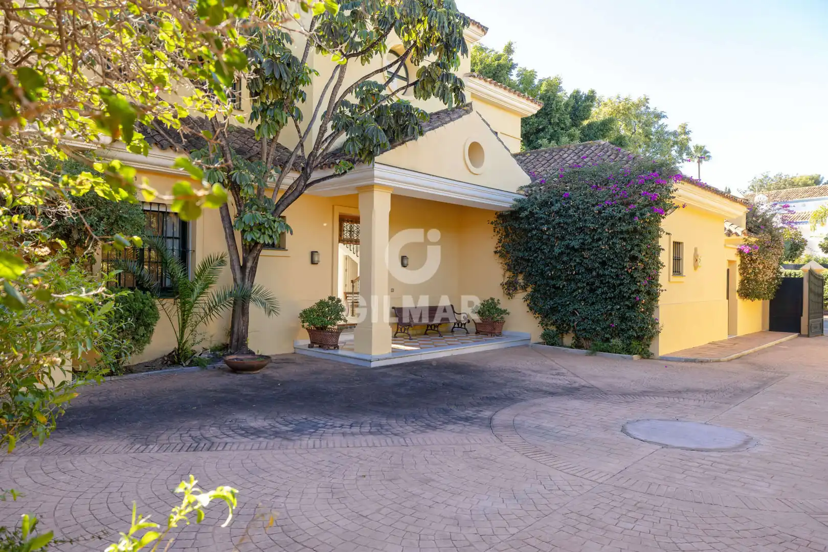 Vista exterior de Casa o chalet en venta en Estepona con Calefacción, Jardín privado y Piscina