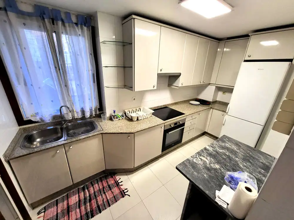 Kitchen of Flat for rent in Vigo   with Heating, Parquet flooring and Storage room