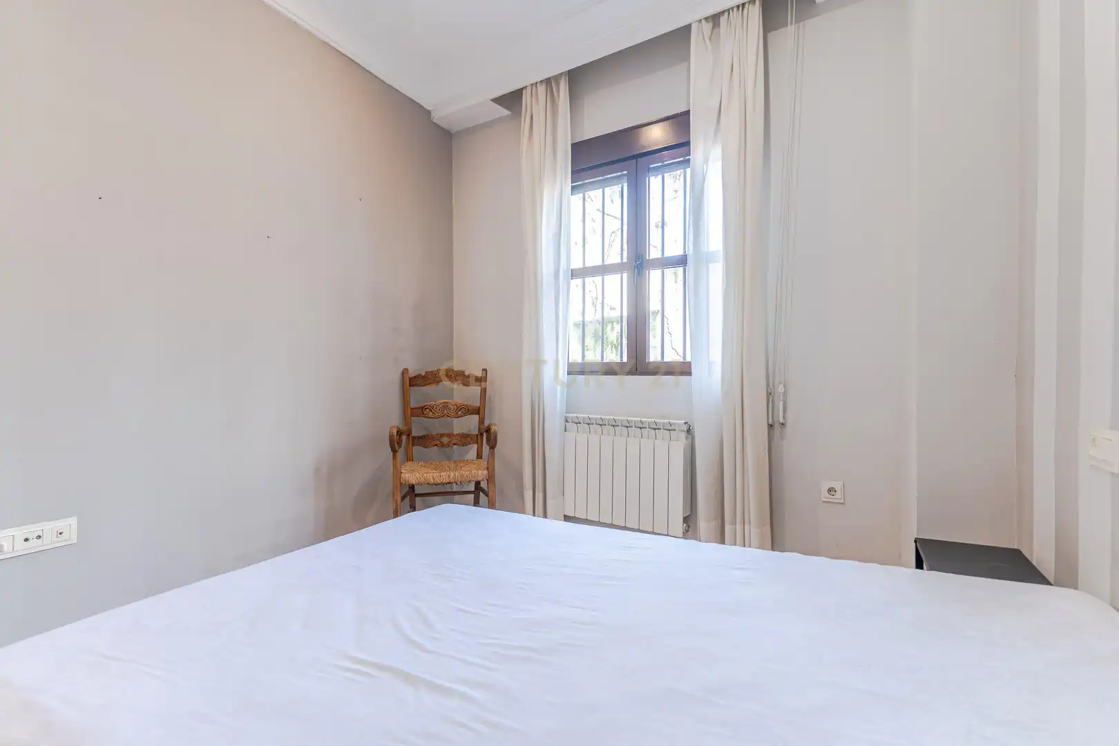 Bedroom of Flat for sale in Granada  with Air Conditioner