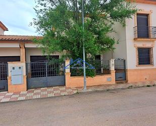 Exterior view of Single-family semi-detached for sale in La Villa de Don Fadrique  with Terrace