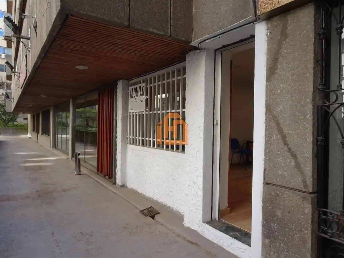 Vista exterior de Oficina de alquiler en León Capital  con Aire acondicionado