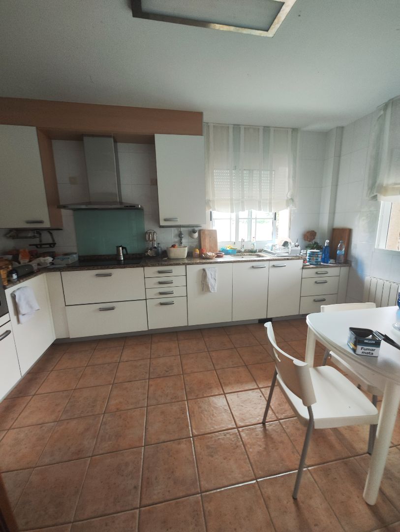 Cuina de Casa o xalet en venda en Vedra amb Calefacció, Moblat i Forn