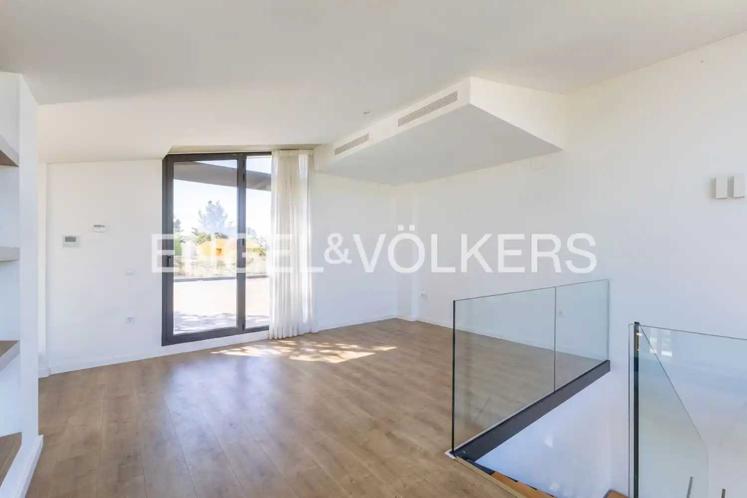 Sala de estar de Casa o chalet en venta en L'Eliana con Aire acondicionado, Calefacción y Jardín privado