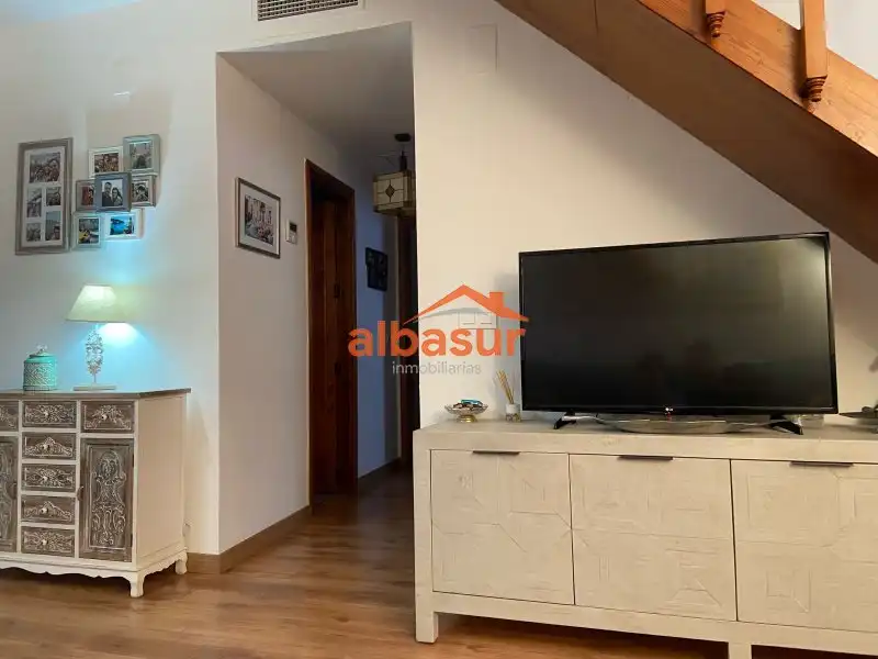 Sala d'estar de Dúplex en venda en Córdoba amb Aire condicionat, Calefacció i Parquet