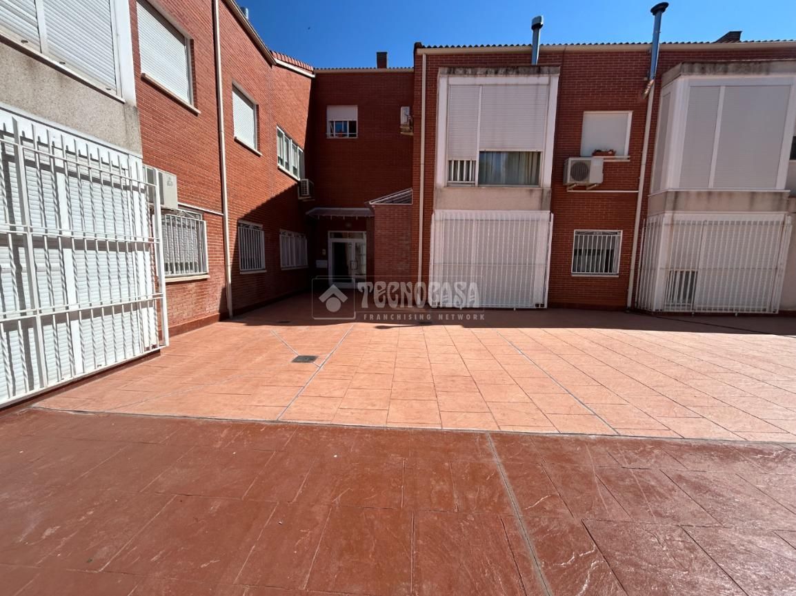 Exterior view of Flat for sale in Loeches  with Air Conditioner, Heating and Storage room