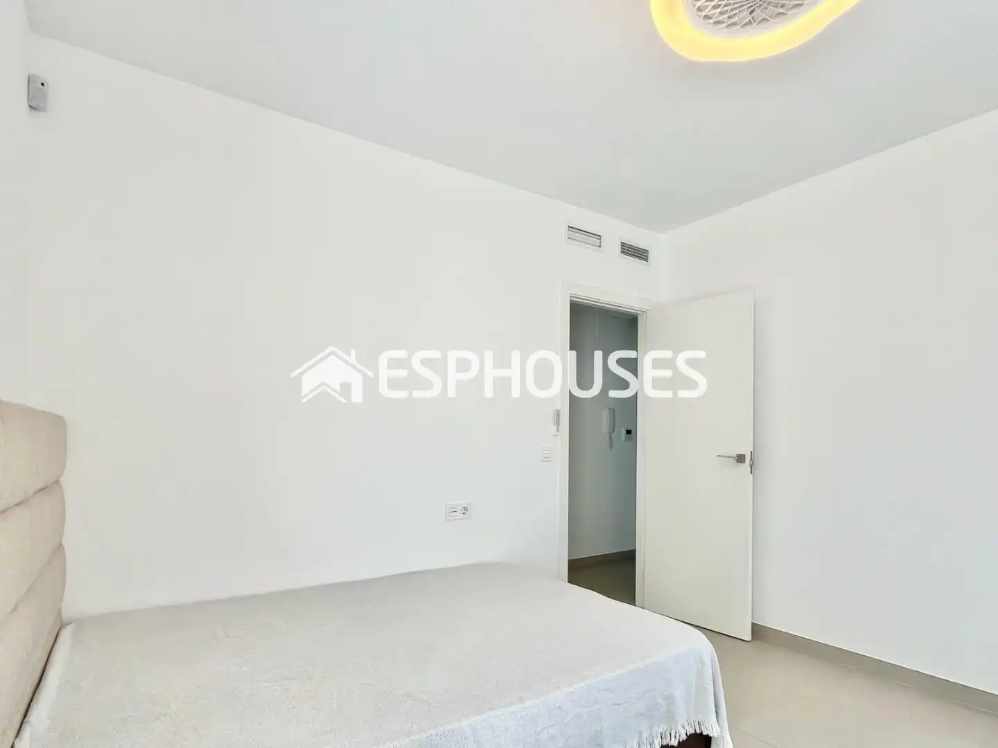 Habitación de Casa o chalet en venta en Guardamar del Segura con Aire acondicionado, Trastero y Piscina